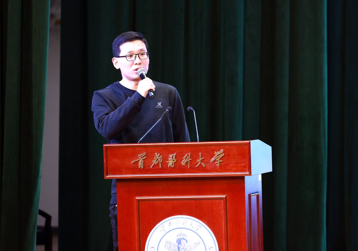 10王增明作专题讲座.JPG