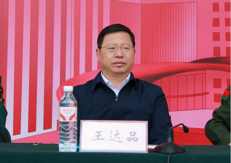 放这张 达品书记照片.png